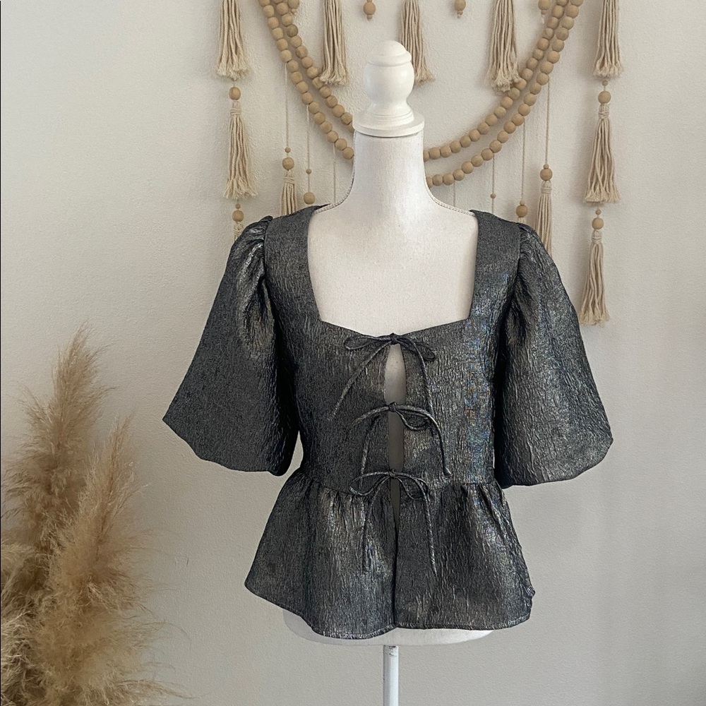 H&M silver metallic tie front top bubble sleeve blouse peplum pewter medium